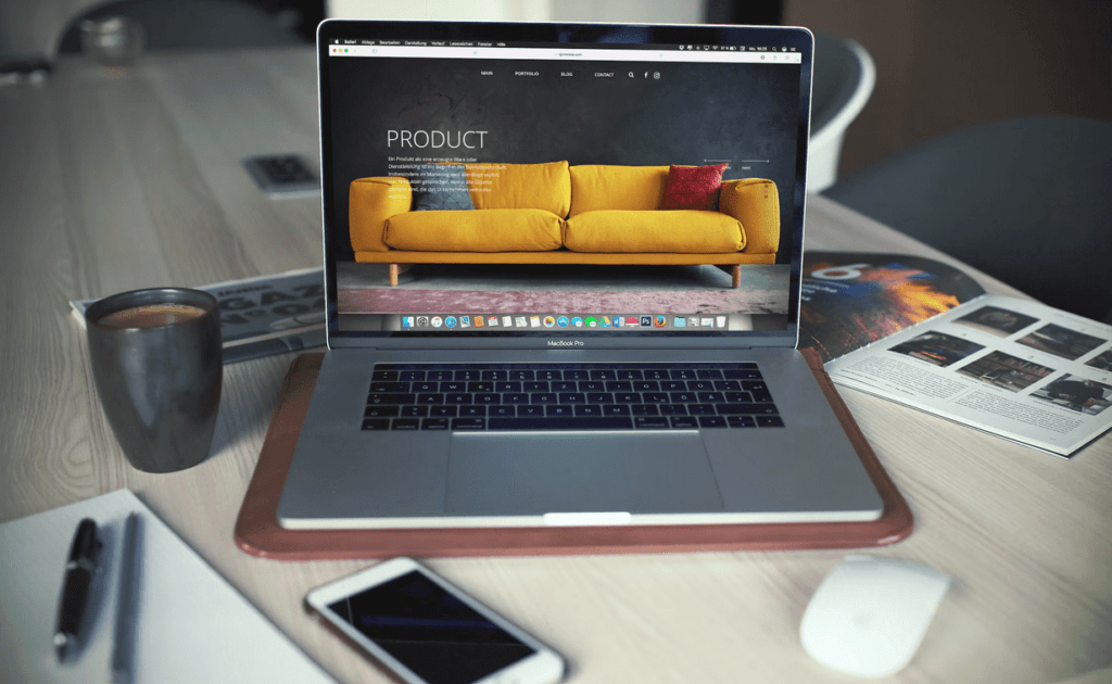 Laptop ouvert sur un site vitrine